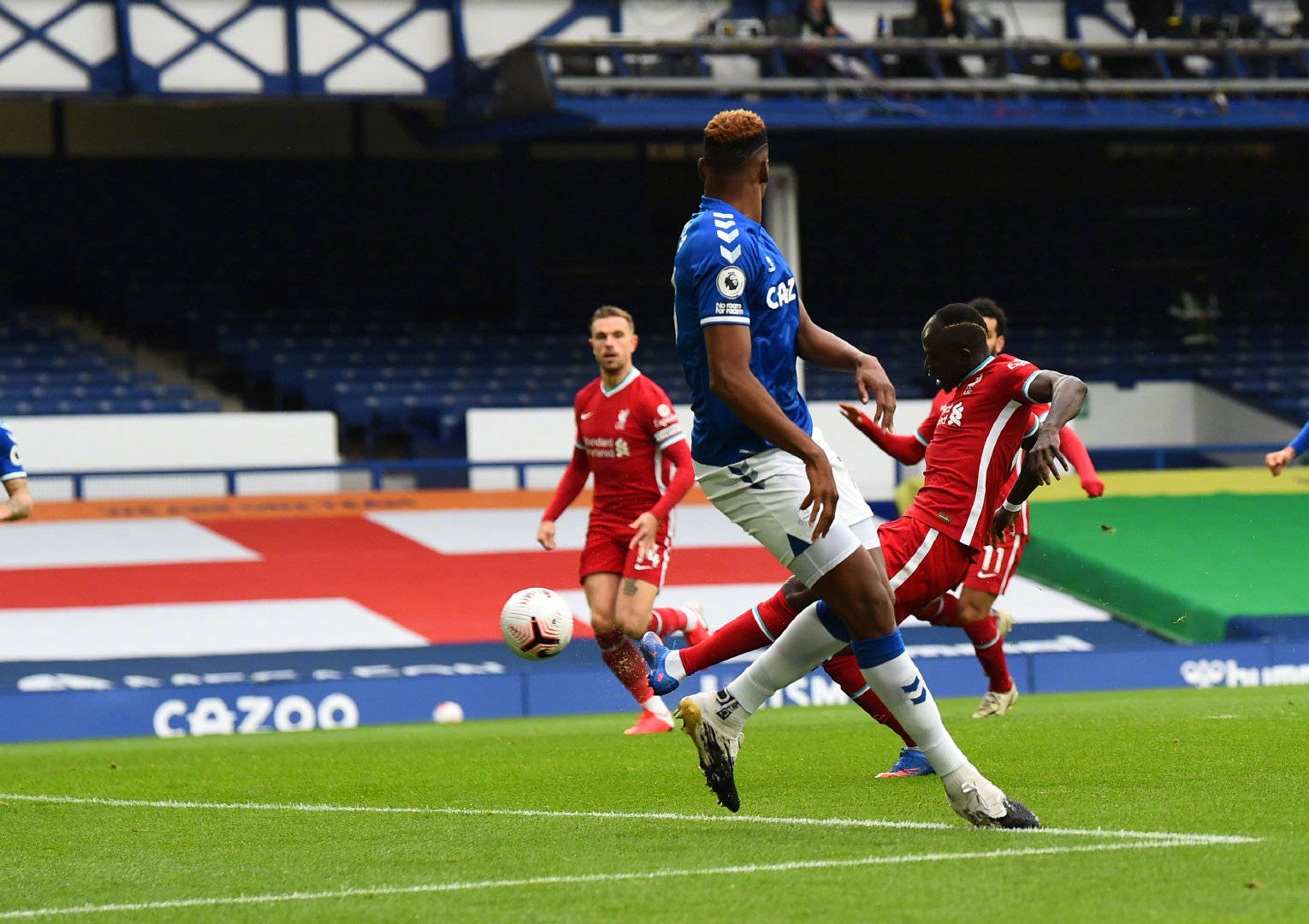 强的防守闻 强的防守闻